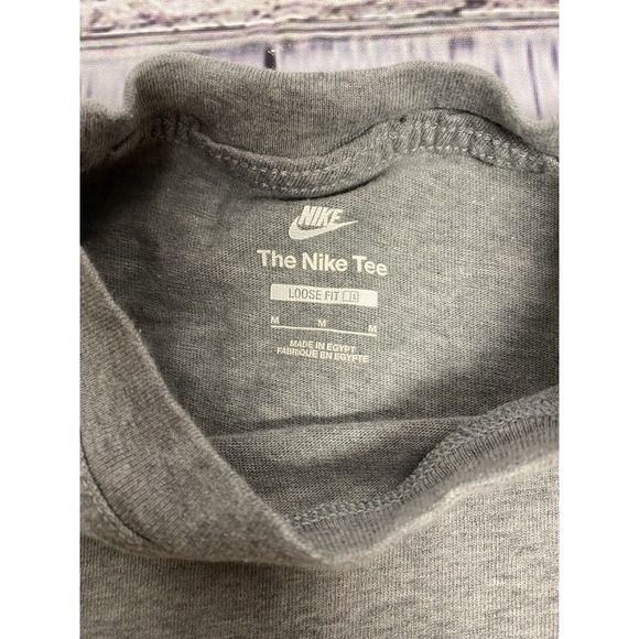 NIKE "THE NIKE TEE" LOOSE FIT CROPPED T-SHIRT/ Women's SIZE Medium - Picture 3 of 5